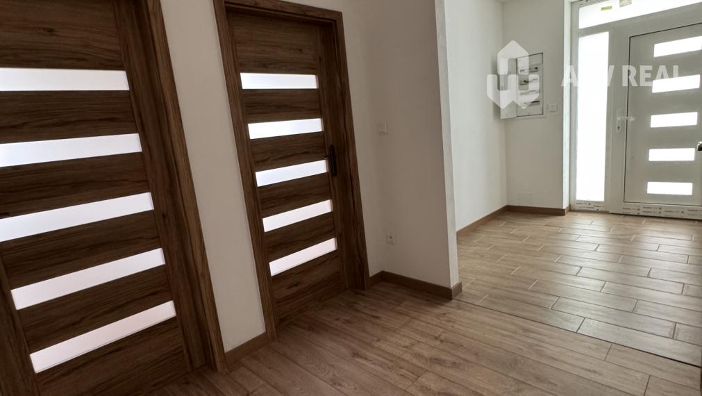 Aw-real ponúka na predaj 4izbovú bytovú jednotku (sucast dvojdomu )v štandarde vo Velkom Mederi