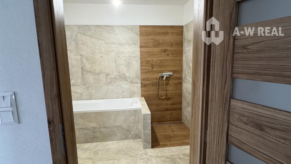 Aw-real ponúka na predaj 4izbovú bytovú jednotku (sucast dvojdomu )v štandarde vo Velkom Mederi