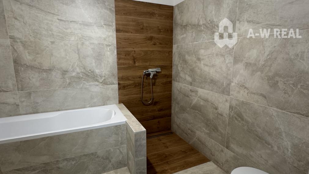 Aw-real ponúka na predaj 4izbovú bytovú jednotku (sucast dvojdomu )v štandarde vo Velkom Mederi