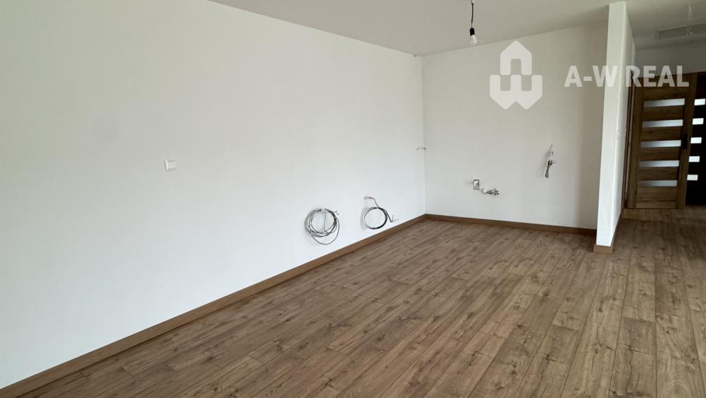 Aw-real ponúka na predaj 4izbovú bytovú jednotku (sucast dvojdomu )v štandarde vo Velkom Mederi