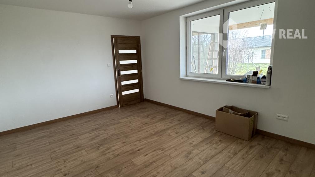 Aw-real ponúka na predaj 4izbovú bytovú jednotku (sucast dvojdomu )v štandarde vo Velkom Mederi