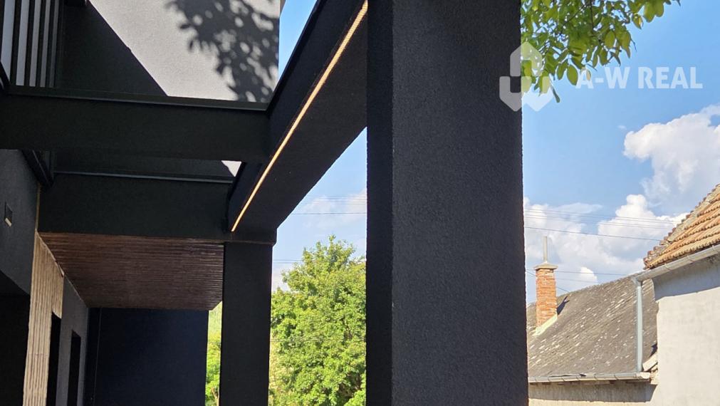 Predám modernú novostavbu polovice poschodového dvojdomu v II. obvode Budapešť, v pokojnej a vyhľadávanej lokalite Budaliget.