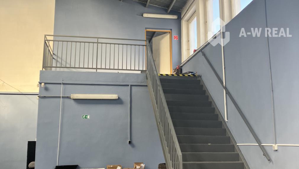 0911 234 656 Prenájom skladový priestor v centre mesta + vlastné parkovanie