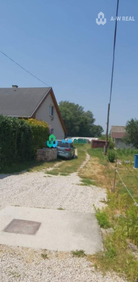 VÝHODNÁ CENA !!! Krásny veľký pozemok v tichej časti obce Ňárad