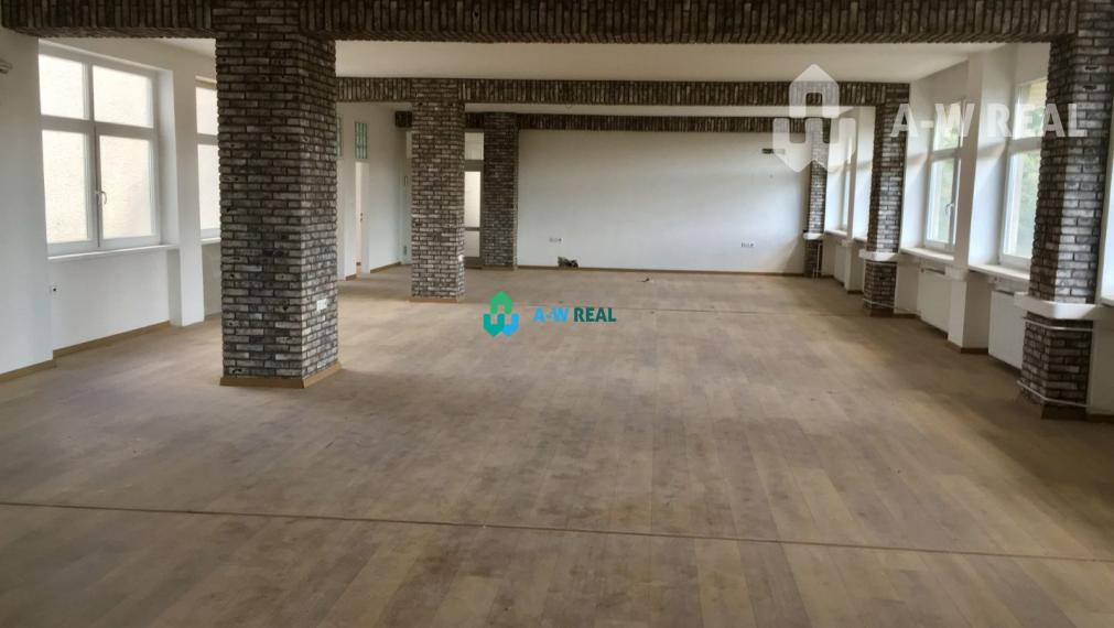 Kancelárský priestor v centre mesta Dunajskej Stredy, bezproblémové parkovanie