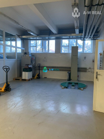 Výrobné a skladové priestory na prenájom.