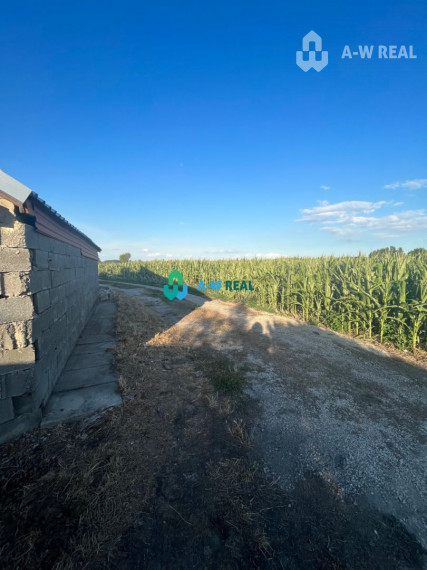 Znížená cena!  Rodinný dom s vnútorným aj vonkajším bazénom na krásne upravenom pozemku.