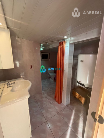 Znížená cena!  Rodinný dom s vnútorným aj vonkajším bazénom na krásne upravenom pozemku.