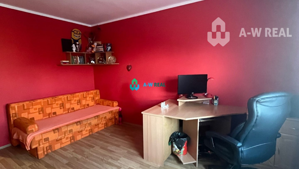 Znížená cena!  Rodinný dom s vnútorným aj vonkajším bazénom na krásne upravenom pozemku.