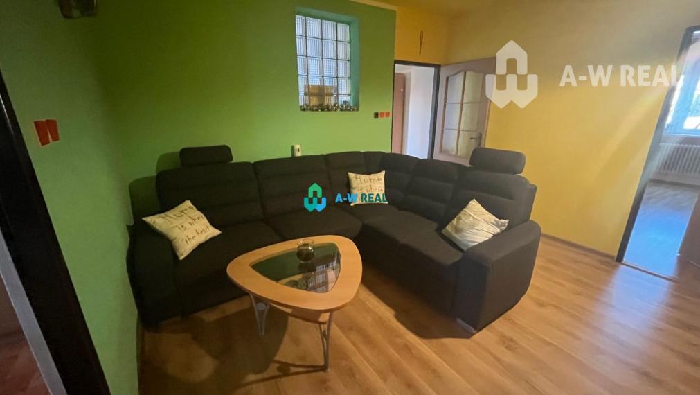 Znížená cena!  Rodinný dom s vnútorným aj vonkajším bazénom na krásne upravenom pozemku.