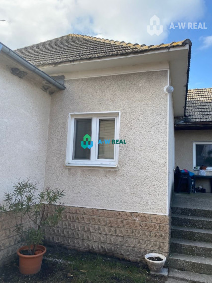 Exkluzívna ponuka - čiastočne  prerobený 4-izbový rodinný dom na predaj v Kútnikoch pri hlavnej ceste 63, 1 km od DS a 47 km od BA