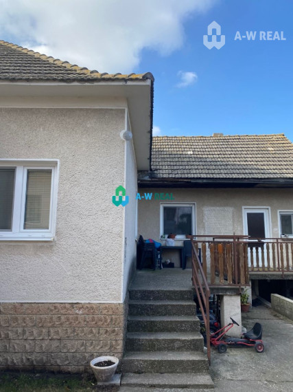 Exkluzívna ponuka - čiastočne  prerobený 4-izbový rodinný dom na predaj v Kútnikoch pri hlavnej ceste 63, 1 km od DS a 47 km od BA