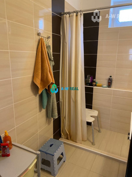 Exkluzívna ponuka - čiastočne  prerobený 4-izbový rodinný dom na predaj v Kútnikoch pri hlavnej ceste 63, 1 km od DS a 47 km od BA