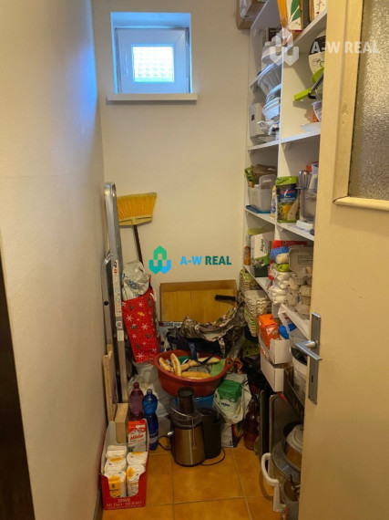 Exkluzívna ponuka - čiastočne  prerobený 4-izbový rodinný dom na predaj v Kútnikoch pri hlavnej ceste 63, 1 km od DS a 47 km od BA