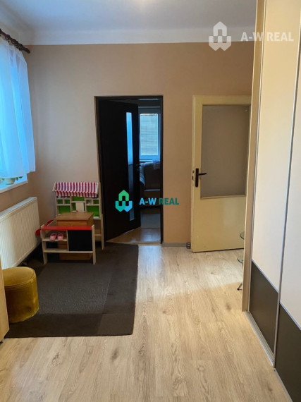 Exkluzívna ponuka - čiastočne  prerobený 4-izbový rodinný dom na predaj v Kútnikoch pri hlavnej ceste 63, 1 km od DS a 47 km od BA