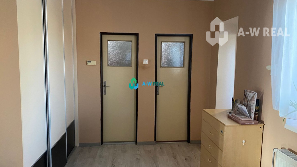 Exkluzívna ponuka - čiastočne  prerobený 4-izbový rodinný dom na predaj v Kútnikoch pri hlavnej ceste 63, 1 km od DS a 47 km od BA