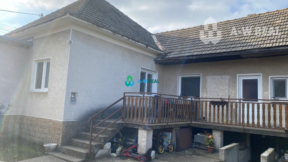 Exkluzívna ponuka - čiastočne  prerobený 4-izbový rodinný dom na predaj v Kútnikoch pri hlavnej ceste 63, 1 km od DS a 47 km od BA