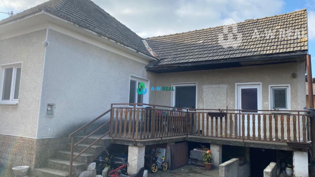 Exkluzívna ponuka - čiastočne  prerobený 4-izbový rodinný dom na predaj v Kútnikoch pri hlavnej ceste 63, 1 km od DS a 47 km od BA