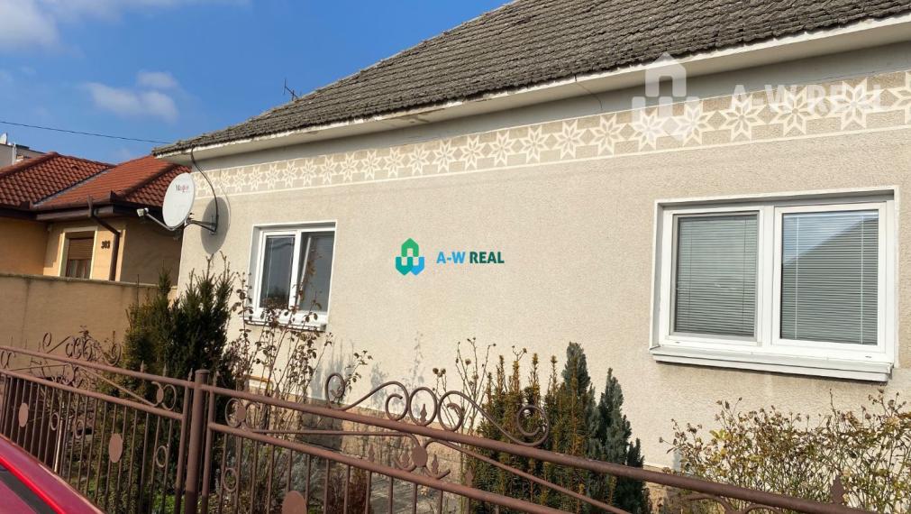 Exkluzívna ponuka - čiastočne  prerobený 4-izbový rodinný dom na predaj v Kútnikoch pri hlavnej ceste 63, 1 km od DS a 47 km od BA