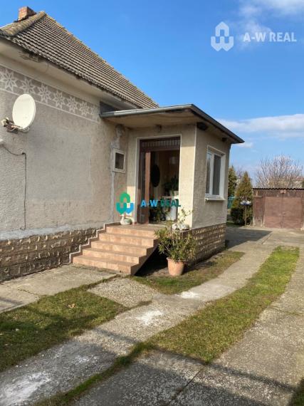 Exkluzívna ponuka - čiastočne  prerobený 4-izbový rodinný dom na predaj v Kútnikoch pri hlavnej ceste 63, 1 km od DS a 47 km od BA