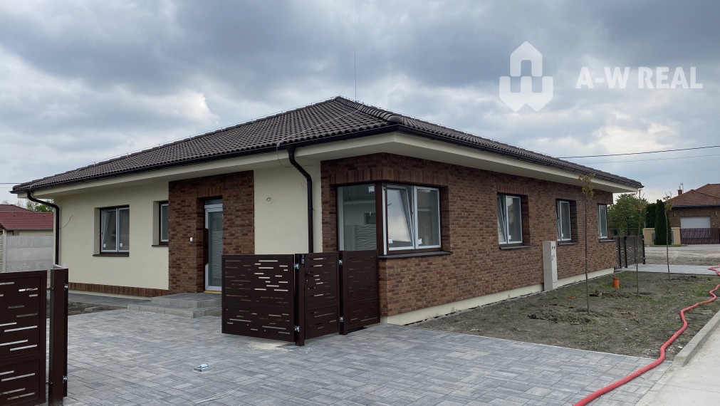 Novostavba! 3-izbové rodinné domy, bungalovy (dvojdom) v obci Orechová Potôň!