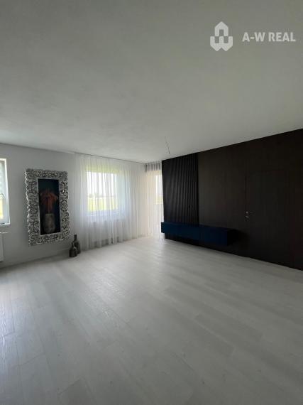 Luxusný byt na prenájom úplne nový kompletne zariadený s garážou.