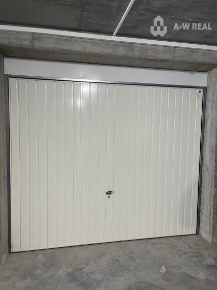 Luxusný byt na prenájom úplne nový kompletne zariadený s garážou.