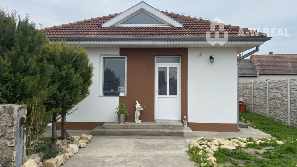 ☎️0917656551 📞Pekný, komfortný 3-izbový rodinný dom na predaj v obci OHRADY pri Dunajskej Strede