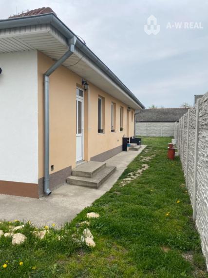 ☎️0917656551 📞Pekný, komfortný 3-izbový rodinný dom na predaj v obci OHRADY pri Dunajskej Strede