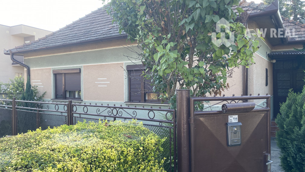 Výhodná ponuka: 3-izbový rodinný dom na predaj v obci VIESKA (Kisfalud), pozemok 2000 m2, cena: 164 500 EUR