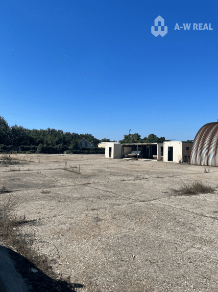 Lukratívny pozemok na podnikatelské využitie.