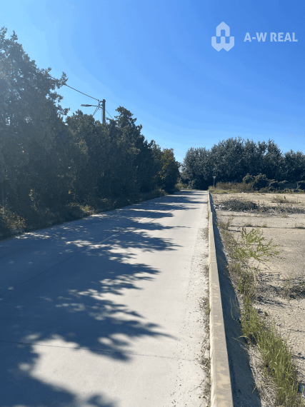 Lukratívny pozemok na podnikatelské využitie.