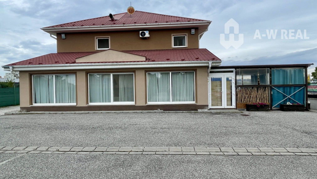 KOMPLETNE ZARIADENÁ REŠTAURÁCIA S BYTOVOU JEDNOTKOU NA PREDAJ V DUNAJSKEJ STREDE