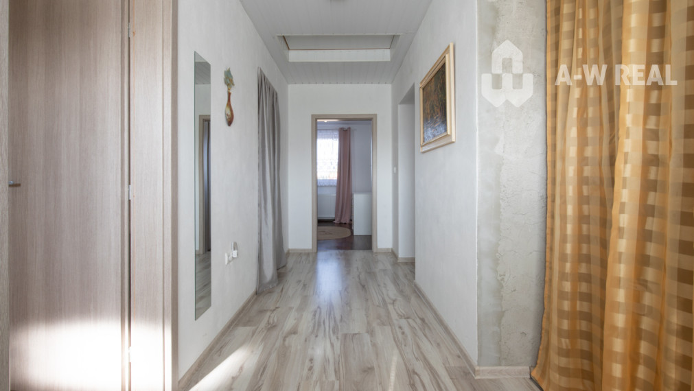 Dvojpodlažný rodinný dom s veľkým pozemkom na predaj v obci Jahodná