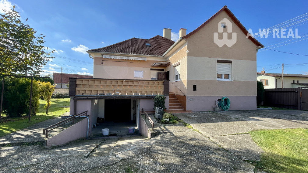 VRAKÚŇ – 4-IZBOVÝ, ČIASTOČNE REKONŠTRUOVANÝ RODINNÝ DOM NA PREDAJ V KĽUDNEJ ČASTI OBCE