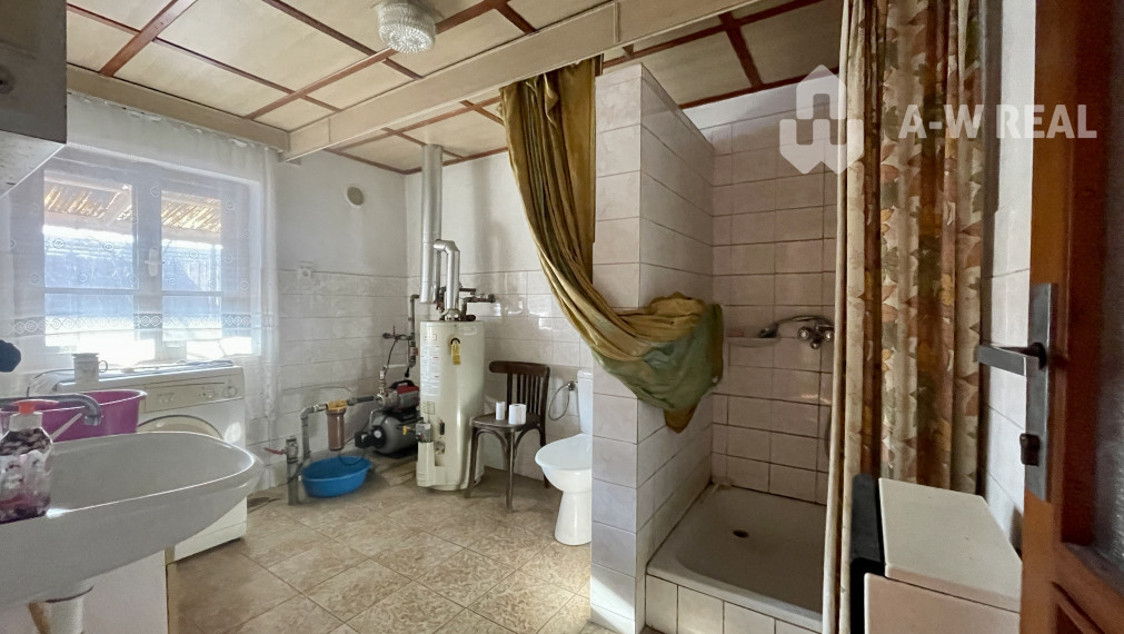 VRAKÚŇ – STARÝ RODINNÝ DOM NA PREDAJ S VEĽKÝM POZEMKOM - 24 ÁROV