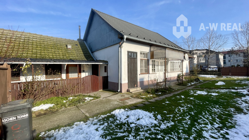 VRAKÚŇ – STARÝ RODINNÝ DOM NA PREDAJ S VEĽKÝM POZEMKOM - 24 ÁROV