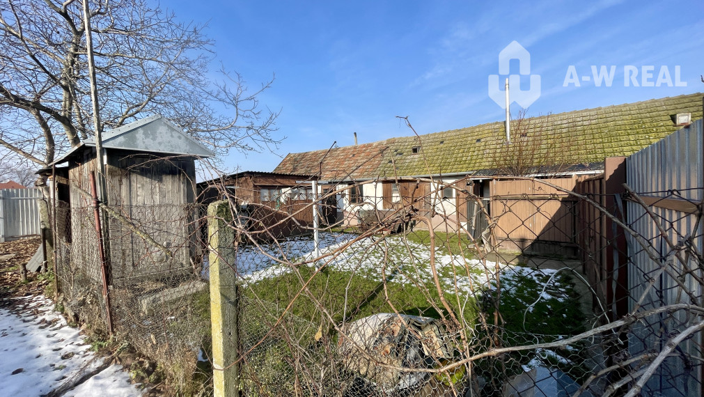 VRAKÚŇ – STARÝ RODINNÝ DOM NA PREDAJ S VEĽKÝM POZEMKOM - 24 ÁROV