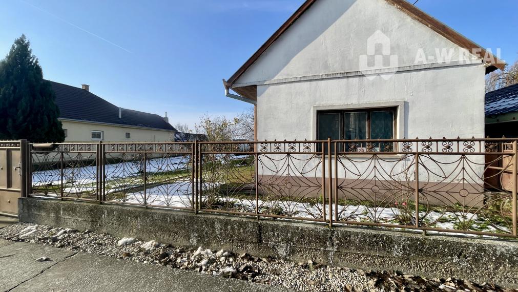 VRAKÚŇ –VEĽKÝ STAVEBNÝ POZEMOK (24 ÁROV) SO STARÝM RODINNÝM DOMOM NA PREDAJ