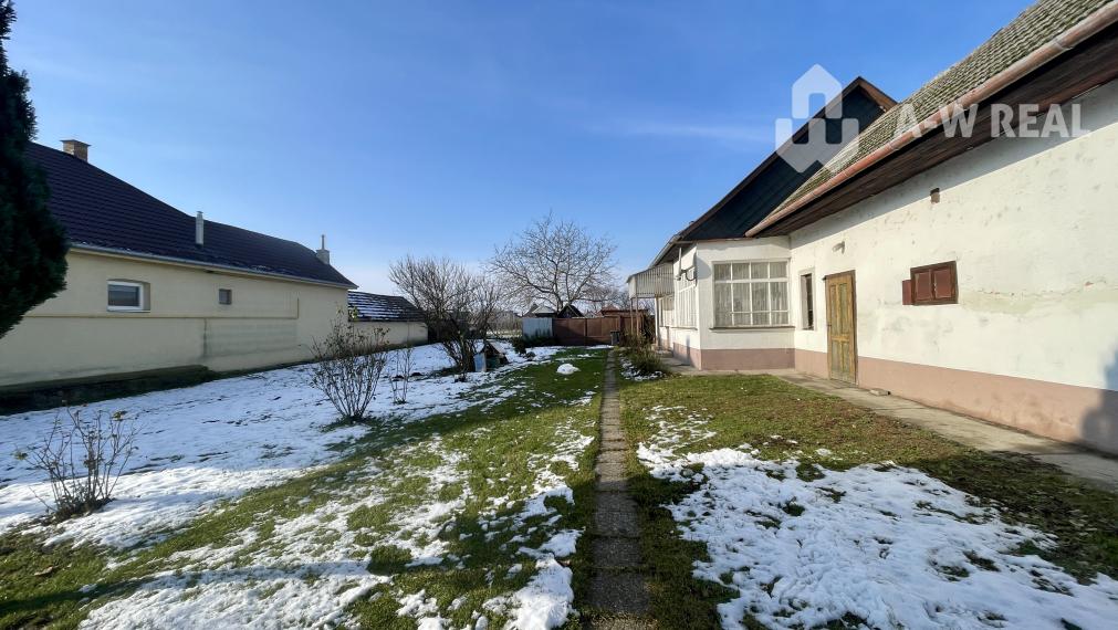 VRAKÚŇ –VEĽKÝ STAVEBNÝ POZEMOK (24 ÁROV) SO STARÝM RODINNÝM DOMOM NA PREDAJ