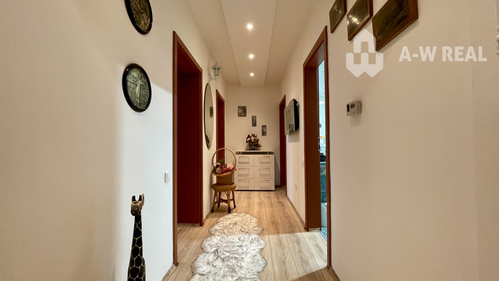 VKUSNÝ 4-IZBOVÝ RODINNÝ DOM S GARÁŽOU NA PREDAJ V OBCI TOPOĽNÍKY