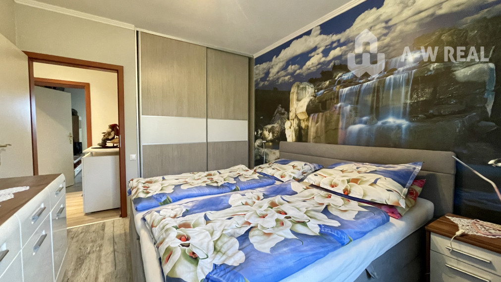 VKUSNÝ 4-IZBOVÝ RODINNÝ DOM S GARÁŽOU NA PREDAJ V OBCI TOPOĽNÍKY