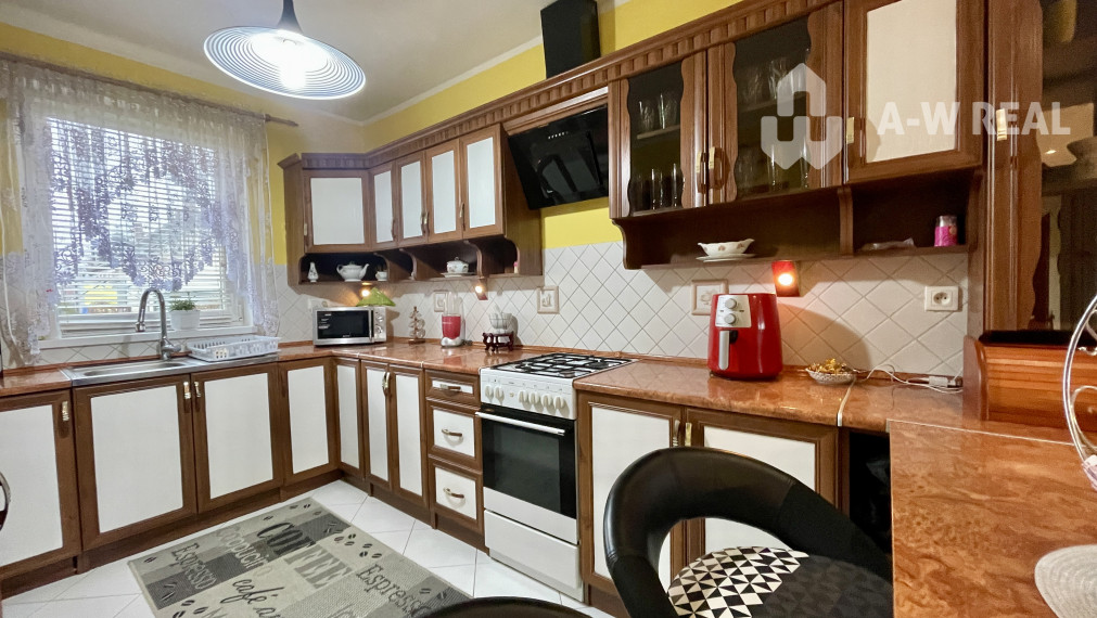 VKUSNÝ 4-IZBOVÝ RODINNÝ DOM S GARÁŽOU NA PREDAJ V OBCI TOPOĽNÍKY