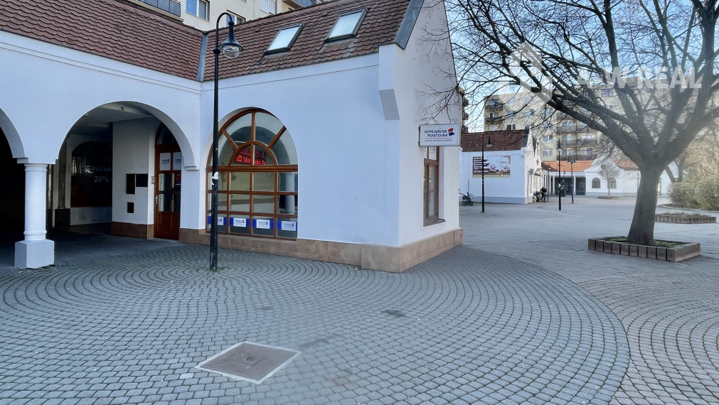 DUNASJKÁ STREDA – OBCHODNÁ BUDOVA PRIAMO V CENTRE MESTA