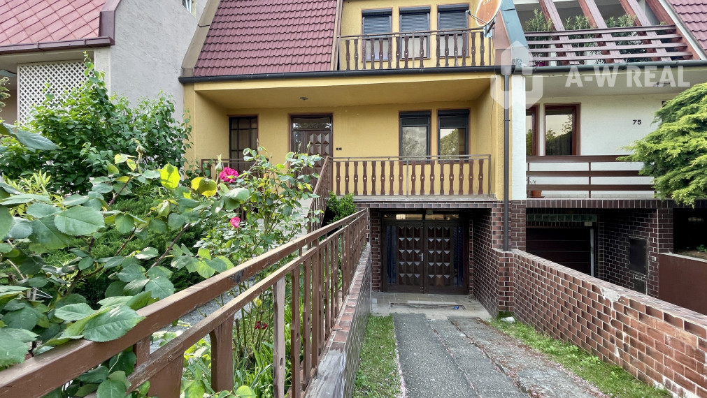 ZNÍŽENÁ CENA-DUNAJSKÁ STREDA – POSCHODOVÝ RODINNÝ DOM NA PREDAJ V RADOVEJ ZÁSTAVBE VO VYHĽADÁVANEJ LOKALITE