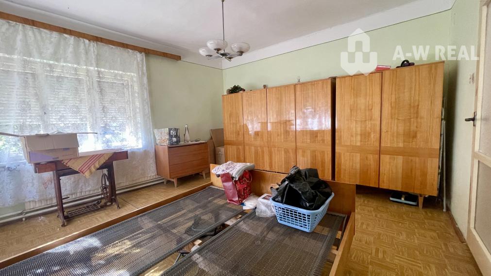 VEĽKÉ DVORNÍKY –STARÝ RODINNÝ NA PREDAJ PEKNÝM STAVEBNÝM POZEMKOM