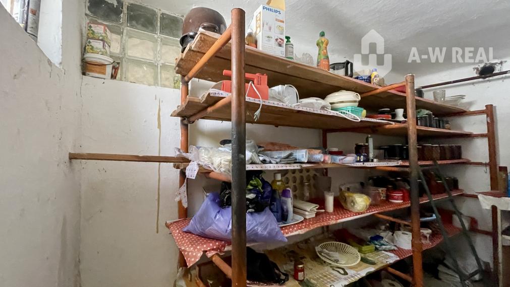 VEĽKÉ DVORNÍKY – STAVEBNÝ POZEMOK SO STARÝM RODINNÝM NA PREDAJ