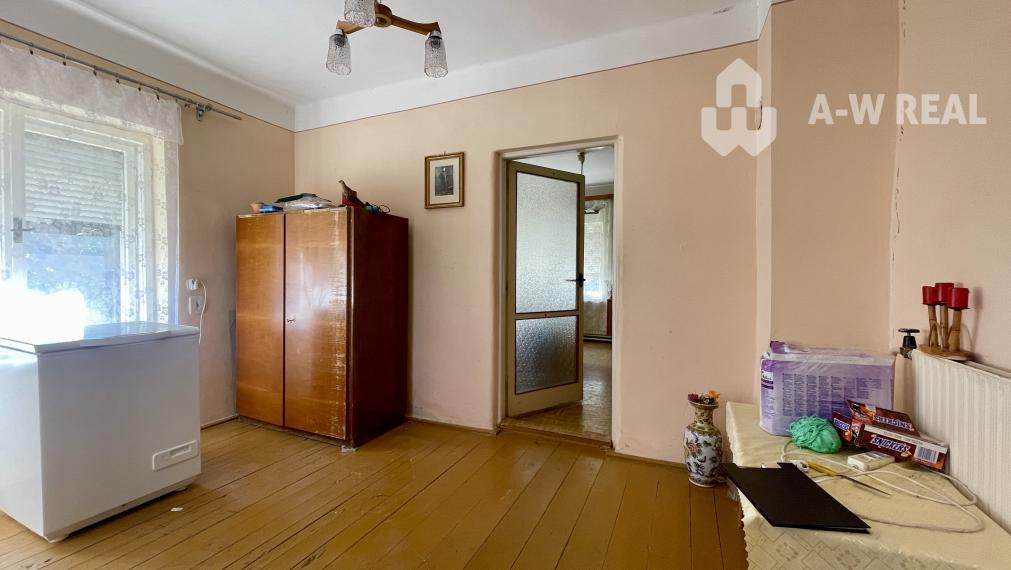 VEĽKÉ DVORNÍKY – STAVEBNÝ POZEMOK SO STARÝM RODINNÝM NA PREDAJ