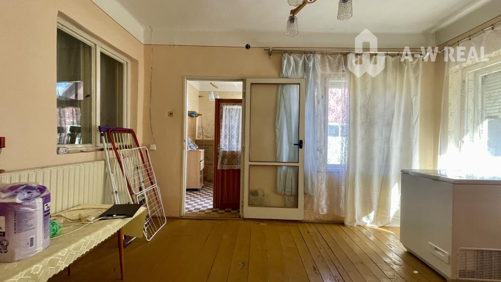 VEĽKÉ DVORNÍKY – STAVEBNÝ POZEMOK SO STARÝM RODINNÝM NA PREDAJ