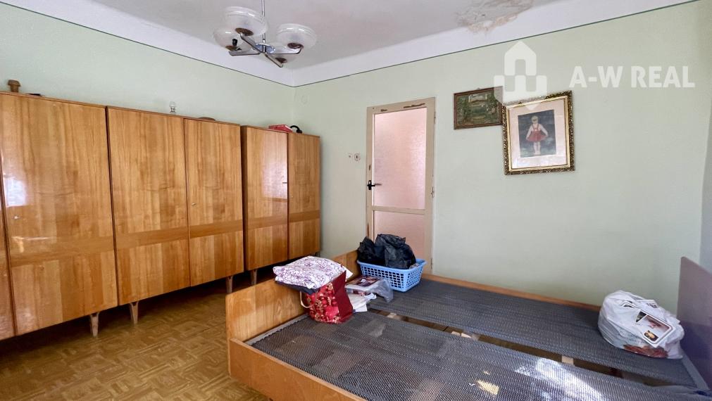 VEĽKÉ DVORNÍKY – STAVEBNÝ POZEMOK SO STARÝM RODINNÝM NA PREDAJ